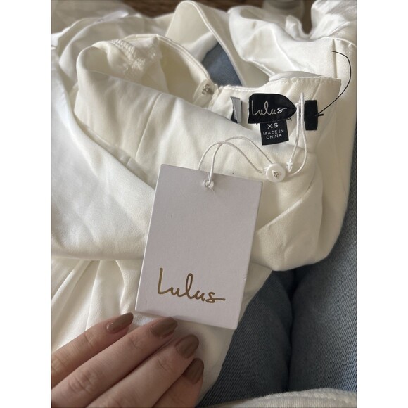 Lulus Elegant Confidence Whit Satin Flutter Sleeve Cutout Maxi Dress Size XS NWT - Picture 4 of 10